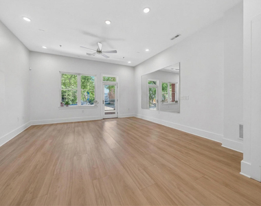 444 S Blount Street - Photo Thumbnail 2