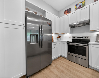 444 S Blount Street - Photo Thumbnail 22