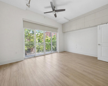 444 S Blount Street - Photo Thumbnail 13