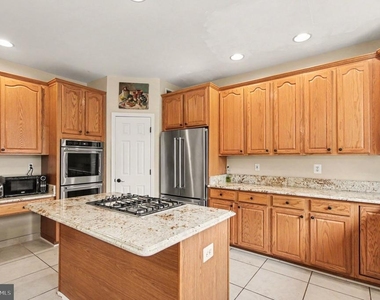 15812 Ibsen Place - Photo Thumbnail 10
