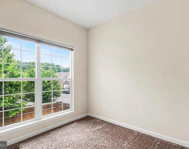 15812 Ibsen Place - Photo Thumbnail 12