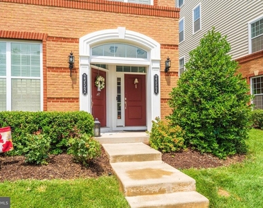 23564 Buckland Farm Terrace - Photo Thumbnail 3