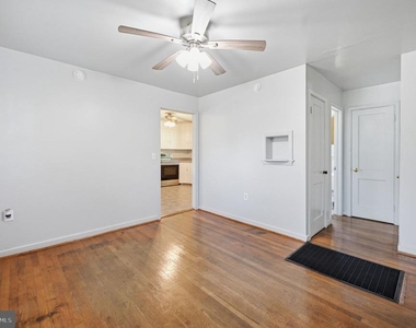 44 S Woodlawn Avenue - Photo Thumbnail 4