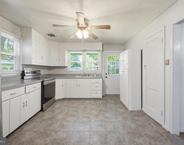 44 S Woodlawn Avenue - Photo Thumbnail 9