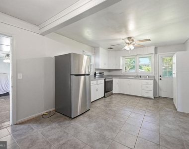 44 S Woodlawn Avenue - Photo Thumbnail 7