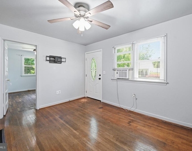44 S Woodlawn Avenue - Photo Thumbnail 3