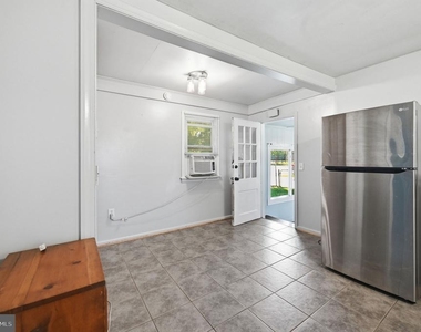 44 S Woodlawn Avenue - Photo Thumbnail 6
