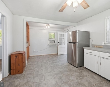 44 S Woodlawn Avenue - Photo Thumbnail 11