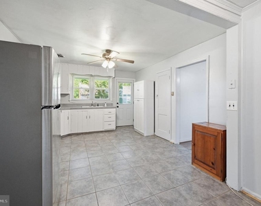 44 S Woodlawn Avenue - Photo Thumbnail 8