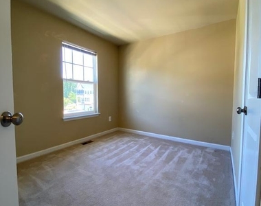 25232 Demilton Terrace - Photo Thumbnail 13