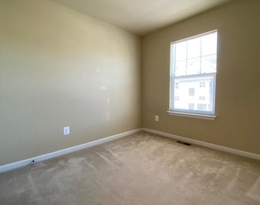 25232 Demilton Terrace - Photo Thumbnail 12