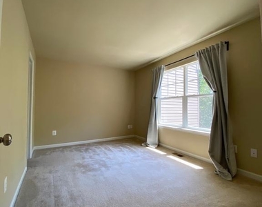 25232 Demilton Terrace - Photo Thumbnail 9