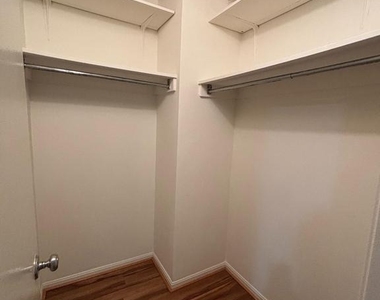 8370 Greensboro Drive - Photo Thumbnail 12