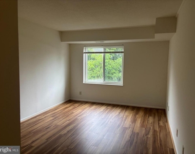8370 Greensboro Drive - Photo Thumbnail 3