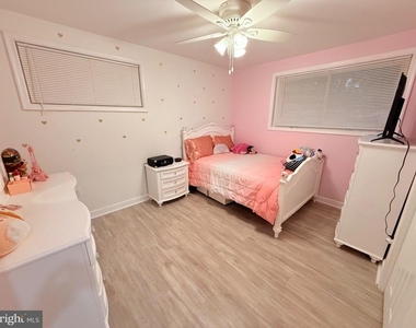 6910 Fern Place - Photo Thumbnail 8