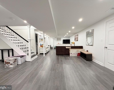6910 Fern Place - Photo Thumbnail 10