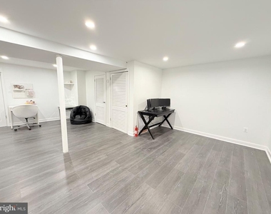 6910 Fern Place - Photo Thumbnail 11