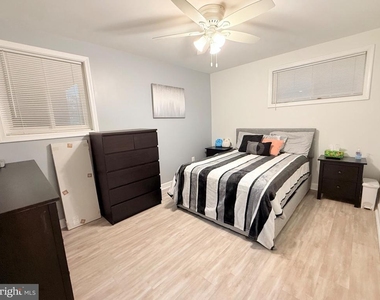6910 Fern Place - Photo Thumbnail 6