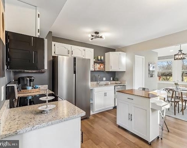 3141 Chepstow Lane - Photo Thumbnail 2