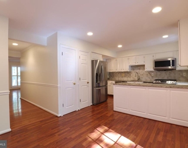 2184 Pond View Court - Photo Thumbnail 12