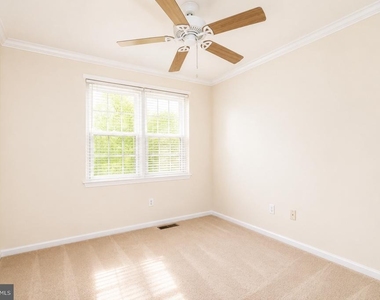 2184 Pond View Court - Photo Thumbnail 23
