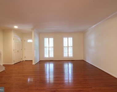 2184 Pond View Court - Photo Thumbnail 6