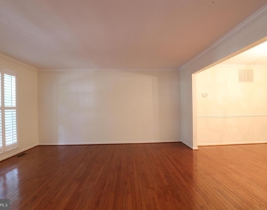 2184 Pond View Court - Photo Thumbnail 4