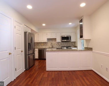 2184 Pond View Court - Photo Thumbnail 11