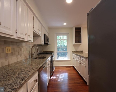 2184 Pond View Court - Photo Thumbnail 8