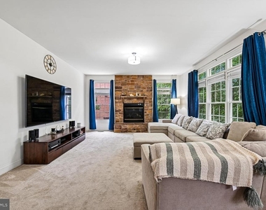 2375 Jawed Place - Photo Thumbnail 9