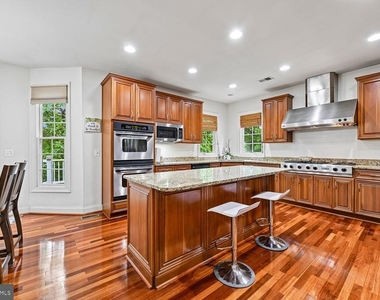 2375 Jawed Place - Photo Thumbnail 6