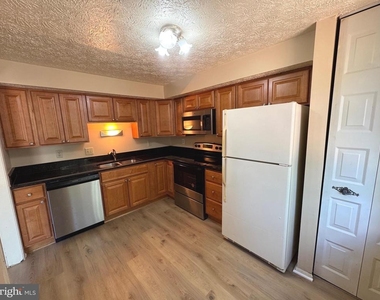 10303 Granite Creek Lane - Photo Thumbnail 6