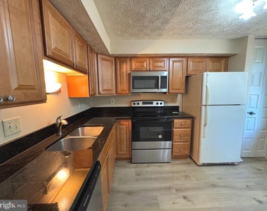 10303 Granite Creek Lane - Photo Thumbnail 5