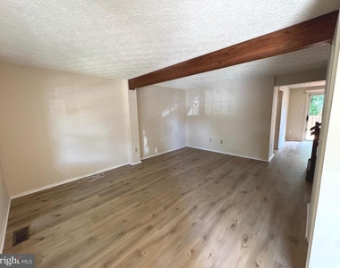 10303 Granite Creek Lane - Photo Thumbnail 2