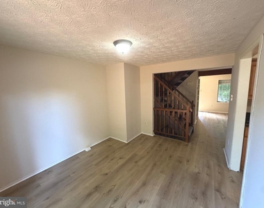 10303 Granite Creek Lane - Photo Thumbnail 8