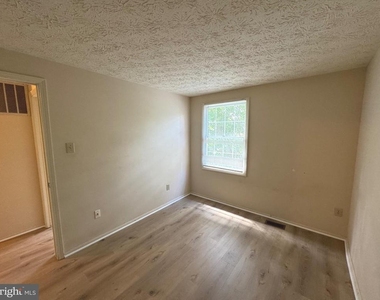 10303 Granite Creek Lane - Photo Thumbnail 15