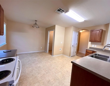 11505 Burton St - Photo Thumbnail 6