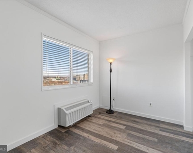2059 Huntington Avenue - Photo Thumbnail 10