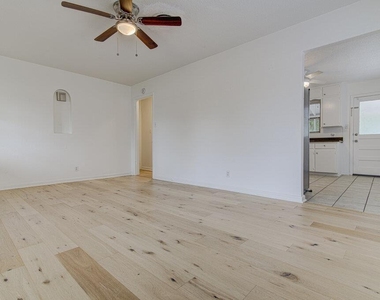 1711 Brentwood St - Photo Thumbnail 4