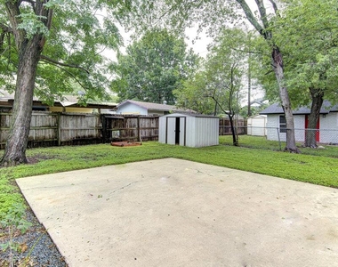 1711 Brentwood St - Photo Thumbnail 18