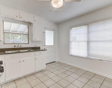 1711 Brentwood St - Photo Thumbnail 8