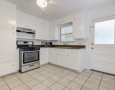 1711 Brentwood St - Photo Thumbnail 6