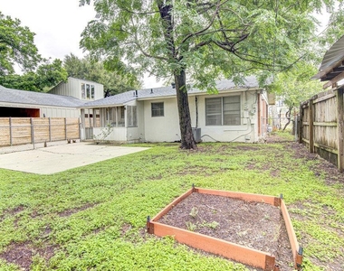 1711 Brentwood St - Photo Thumbnail 21