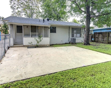 1711 Brentwood St - Photo Thumbnail 17