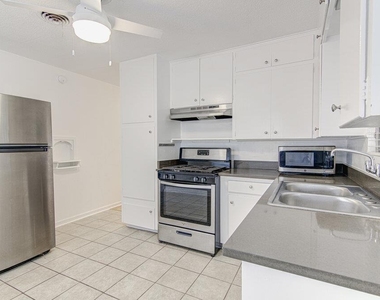 1711 Brentwood St - Photo Thumbnail 7