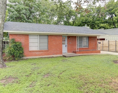 1711 Brentwood St - Photo Thumbnail 2