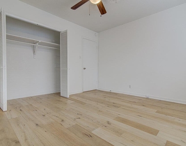 1711 Brentwood St - Photo Thumbnail 15