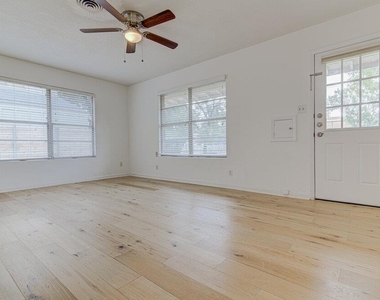 1711 Brentwood St - Photo Thumbnail 5