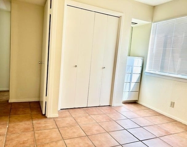 2612 Salado St St - Photo Thumbnail 4