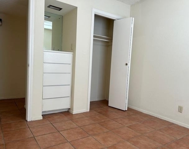 2612 Salado St St - Photo Thumbnail 3